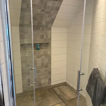 Dachgeschosswohnung In Historischer Apartman