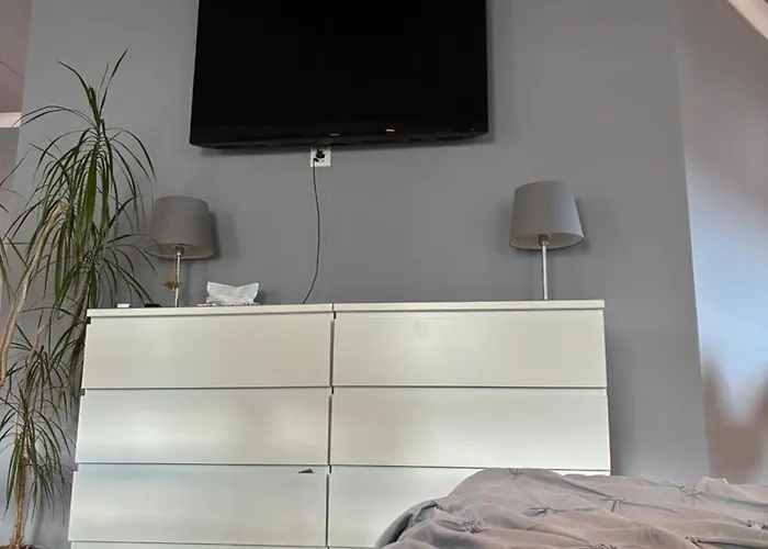 Апартаменты Dachgeschosswohnung In Historischer *