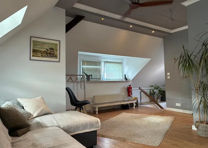 Dachgeschosswohnung In Historischer Апартаменты Хоэнштайн-Эрнстталь