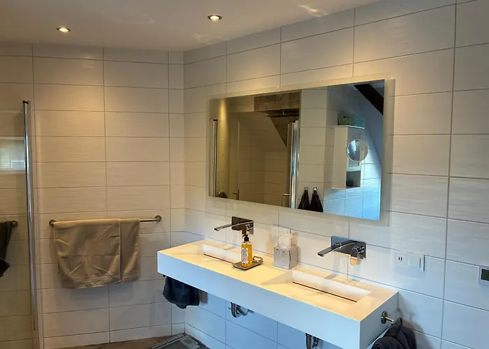 Dachgeschosswohnung In Historischer * Хоэнштайн-Эрнстталь