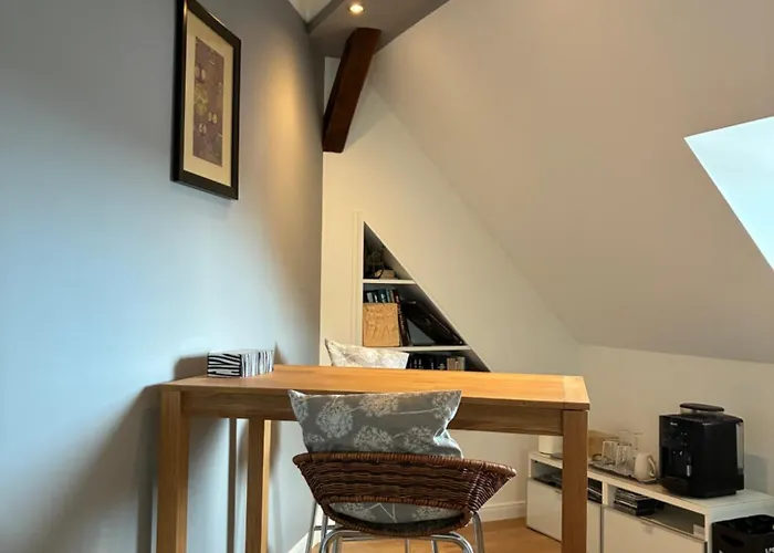 Dachgeschosswohnung In Historischer *